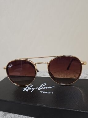 Ray-Ban Men's Gold Frame Sunglasses with Brown Lenses